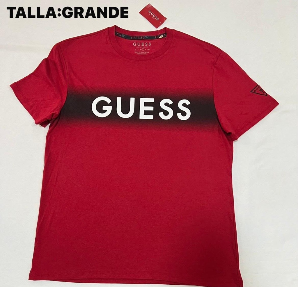 Playera GUESS roja con el logo impreso y una franja negra degradada en el pcho talla L