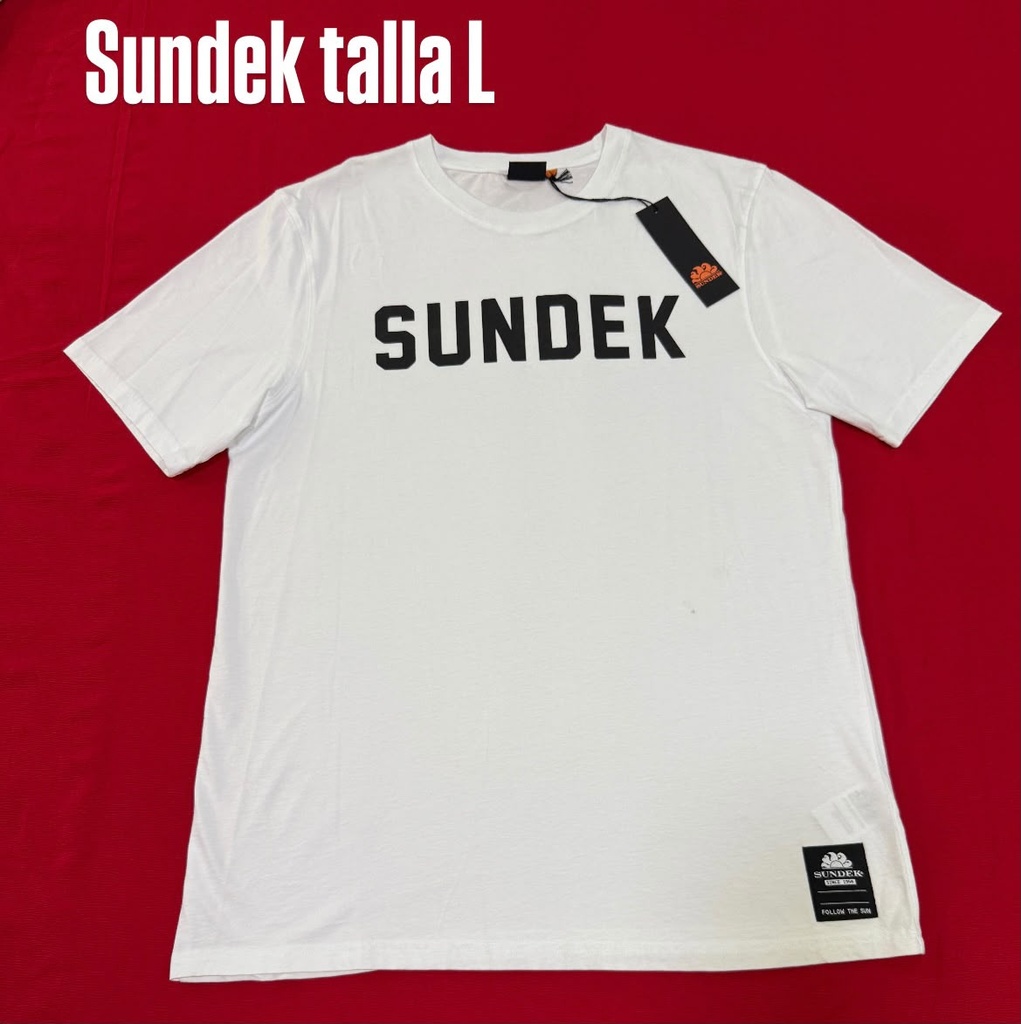 Playera Sundek blanca con el logotipo de la marca en el pecho talla L