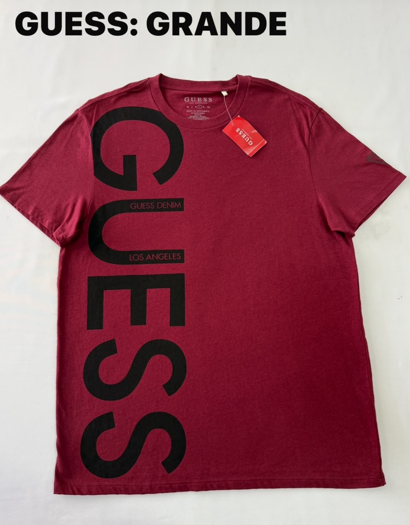 Playera GUESS con logotipo vertical prominente en color negro talla L