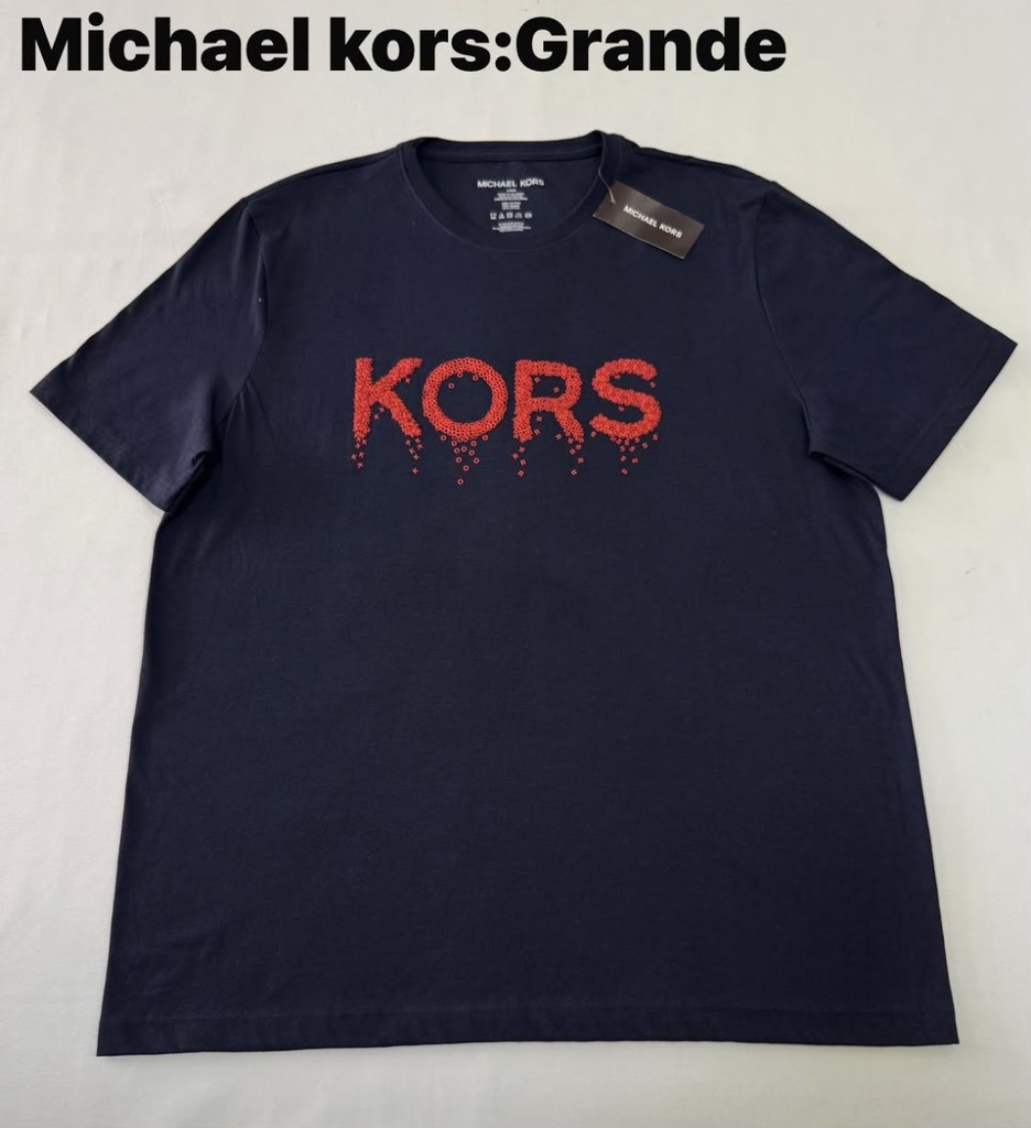 Playera KORS azul marino con un gráfico KORS con un efecto de goteo en el frente talla L