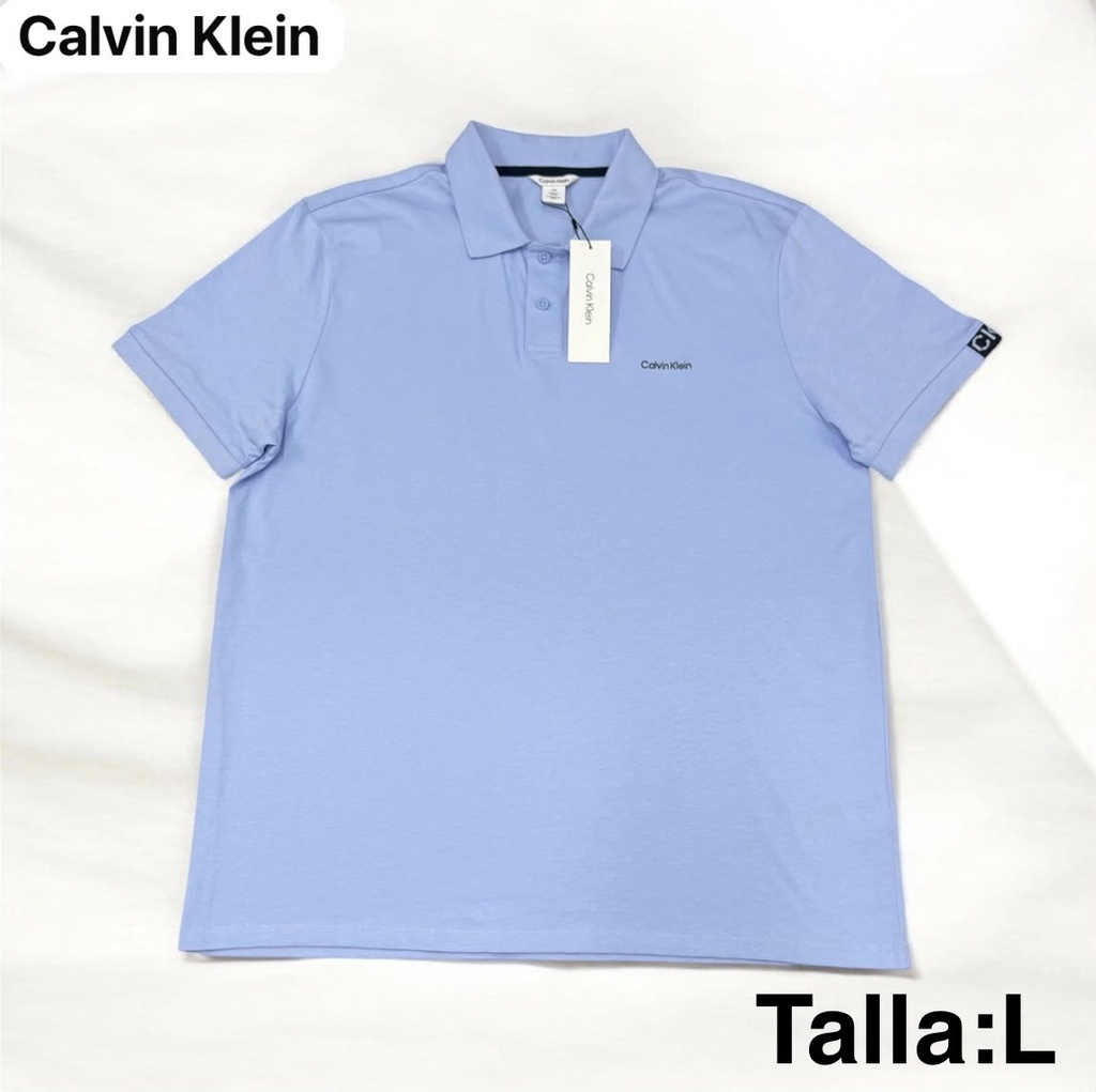 Playera Calvin Klein azul claro con logo bordado en el pecho talla L