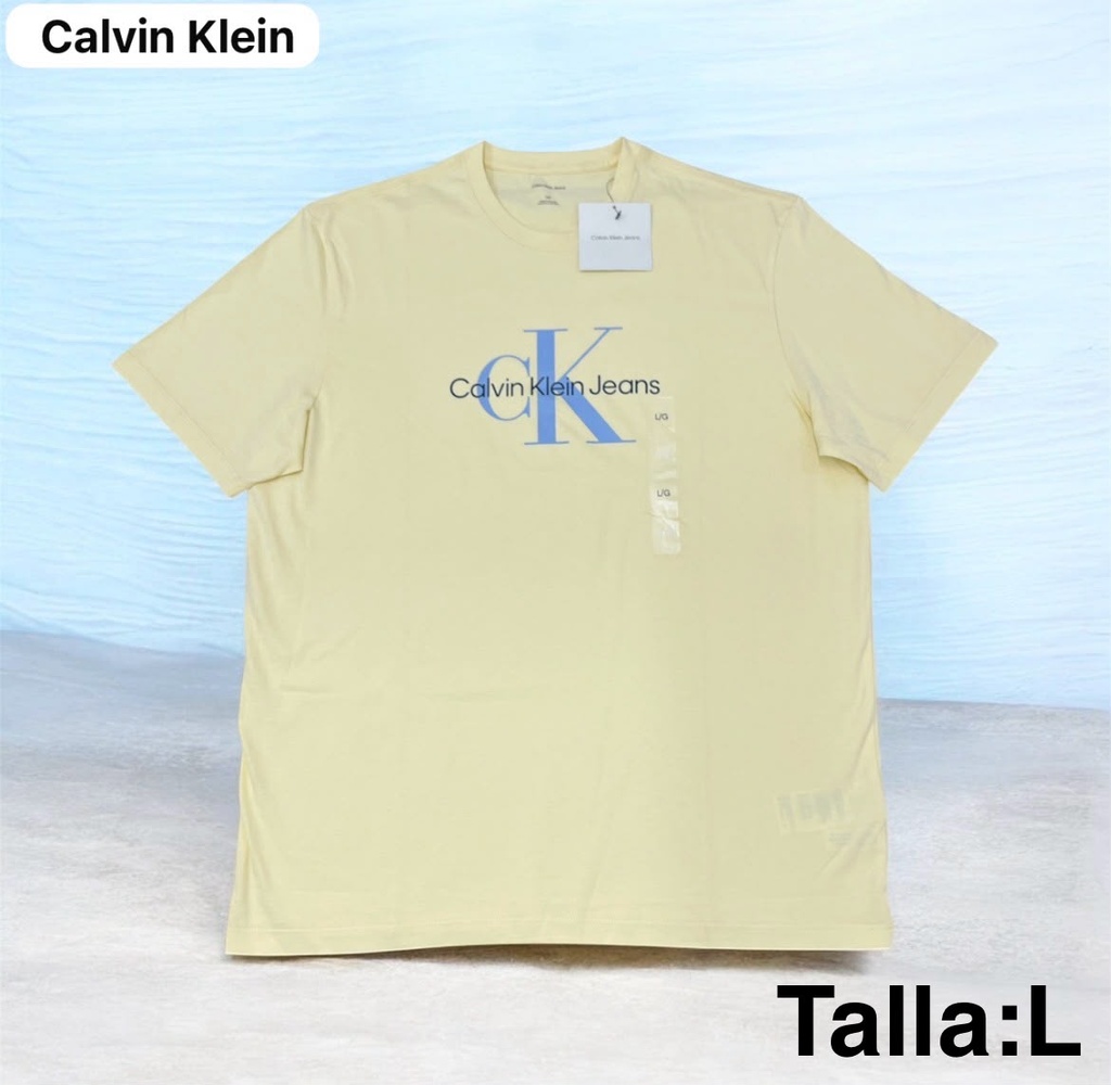 Playera Calvin Klein amarilla con logo en el pecho talla L