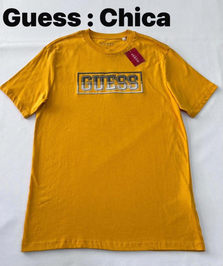 Playera GUESS amarilla con logotipo bordado en el centro del pechota talla S