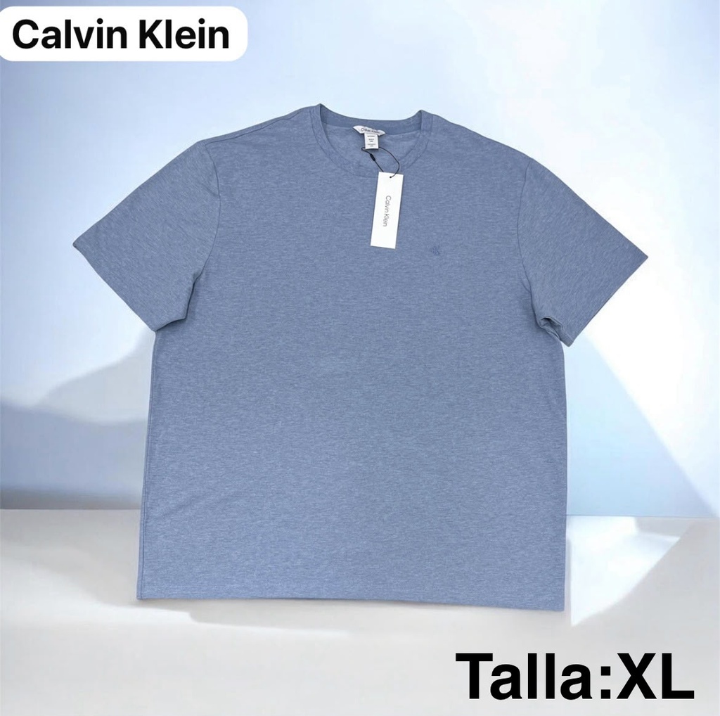 Playera Calvin Klein azul claro con logotipo bordado en el pecho talla xl