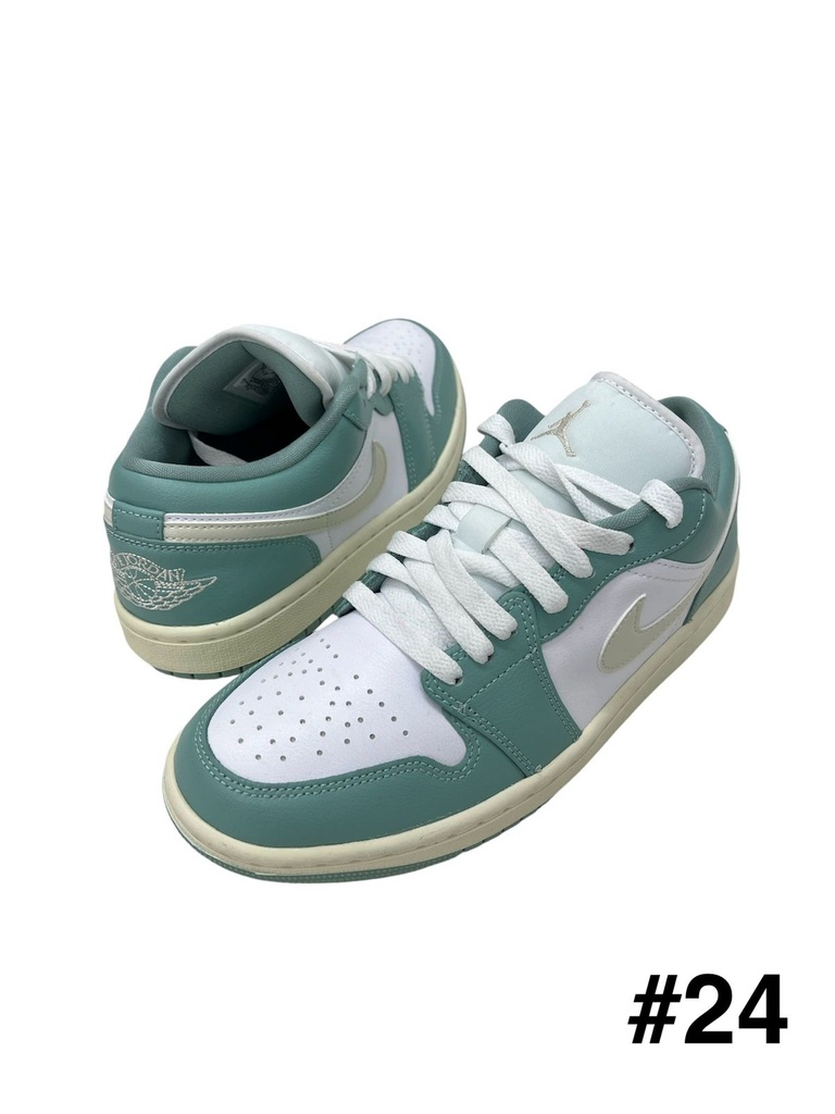 Tenis para dama Jordan en color blanco con detalles en verde claro talla 24