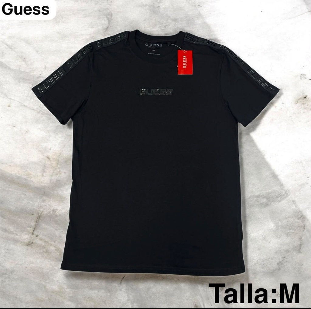 Playera GUESS negra con cintas con logotipo en los hombros y detalle frontal talla m