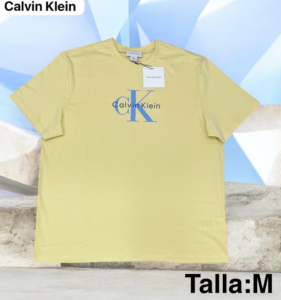 Playera Calvin Klein amarilla con logotipo de monograma azul impreso en el pecho talla m