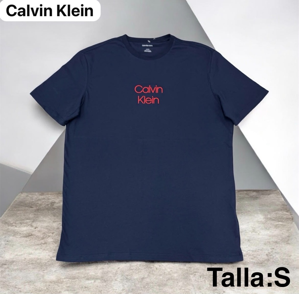 Playera calvin clein letras rojas en el pecho talla S