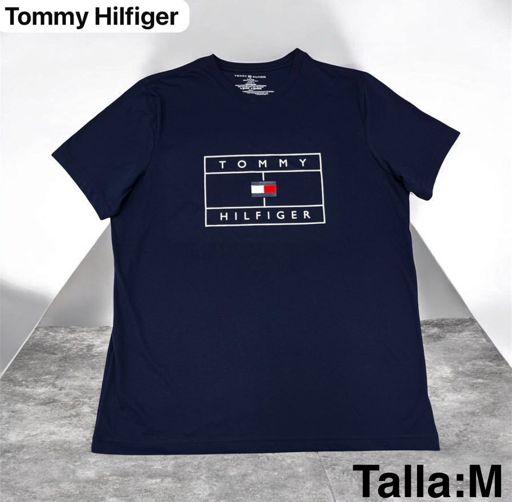 Playera Tommy Hilfiger azul marino con logotipo enmarcado en el pecho talla m