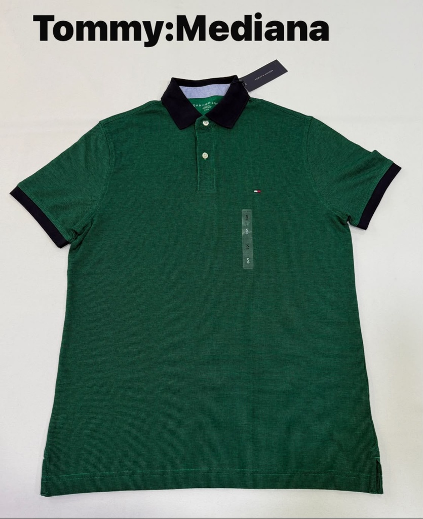 Playera Tommy Hilfiger verde con cuello negro talla m