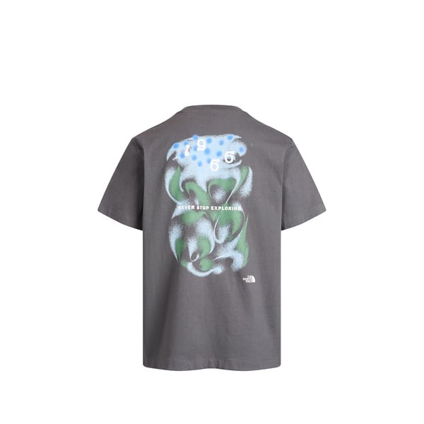 Playera the north face gris/verde estampado en la espalda talla M