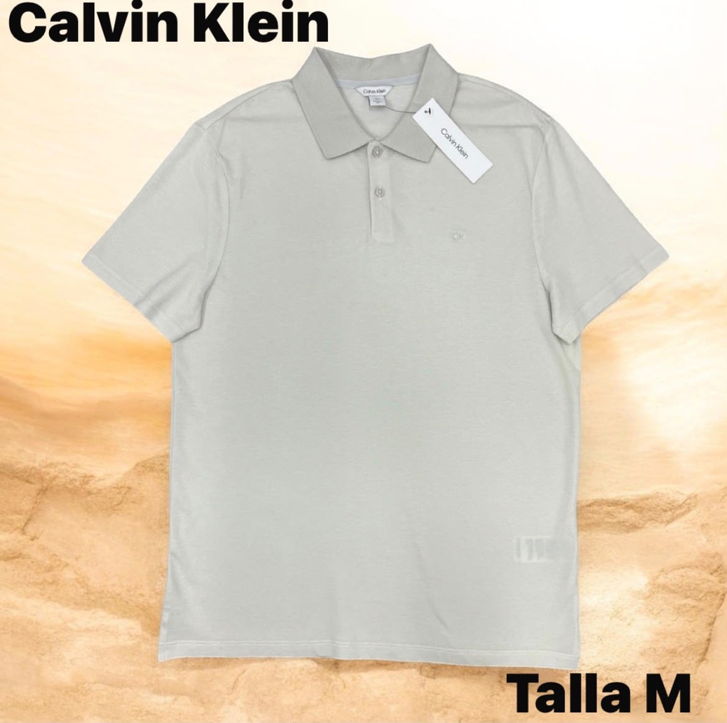 Playera Calvin Klein color hueso con detalle de monograma al pecho talla m